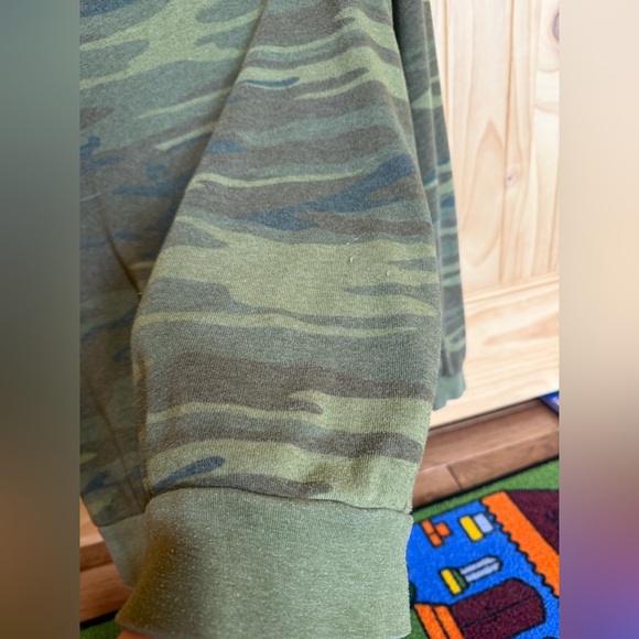 Aviator Nation Bolt Camo Printed Sweatshirt Women’s Small ***has a worn look - Picture 3 of 9
